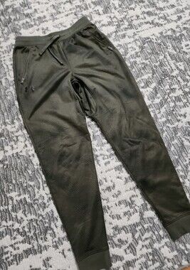 Size Youth LARGE Under Armour Men's Olive Ribbed Joggers LIKE NEW